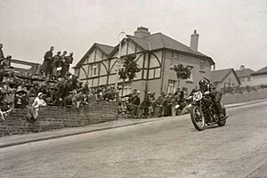 Stanley Woods descends Bray Hill during the 1935 TT Races.