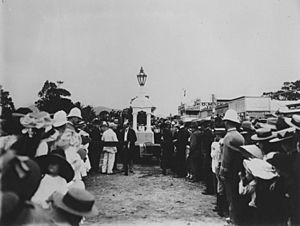 StateLibQld 1 103932 Unveiling the Dr. E. Koch Memorial, Cairns, 1903