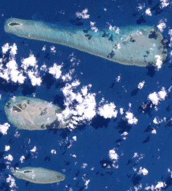 The Three Sisters, Torres Strait (Landsat).png