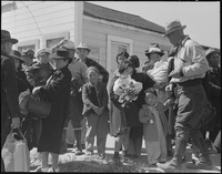 Turlock, California. Families of Japanese ancestry arrived at Turlock Assembly. Evacuees will be h . . . - NARA - 537637