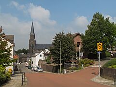 Vijlen, kerk in straatzicht foto4 2010-09-04 12.57