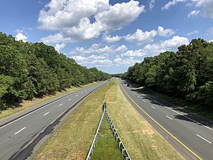 2021-06-29 15 01 29 View east along Interstate 195 (Central Jersey Expressway) from the overpass for Wright-Debow Road in Jackson Township, Ocean County, New Jersey