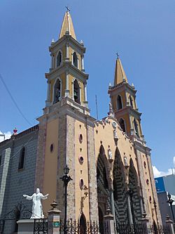 Catedral Basílica de la Inmaculada Concepción 2012-09-08 18-20-27.jpg