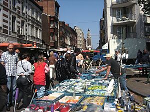 Charleroi - jour de marché - rue d'Orléans
