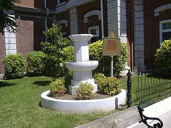 Confederate Memorial Fountain in Hopkinsville.JPG