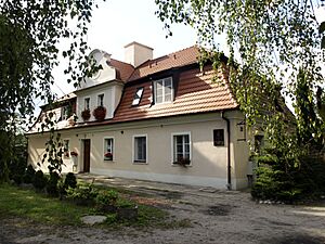 Dawna oficyna folwarczna z ok. poł. XVIII w., ul. Prowent 4