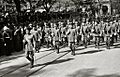 Desfile de guardias civiles y policias armados en San Sebastián (1942)