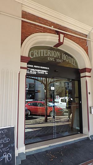 Ground floor exterior, Criterion Hotel, Palmerin Street, Warwick, 2015 02