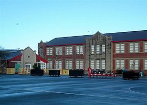 Heathfield Primary School - geograph.org.uk - 667806