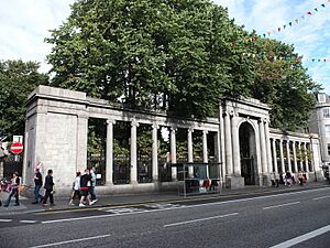 Screen to St Nicholas' Churchyard, Union Street, Aberdeen
