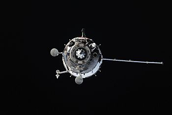 Soyuz TMA-14M approaches the ISS (d).jpg