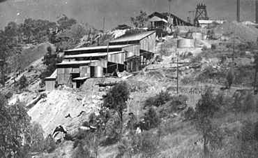 StateLibQld 2 151203 Tyrconnell gold mine battery, Hodgkinson goldfield, 1936.jpg