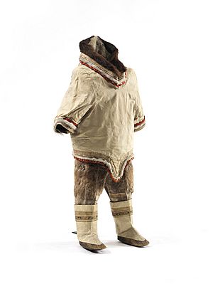 Tøj til pige fra inuit i Vestgrønland - Girl’s clothing from Inuit in West Greenland (15143578500)