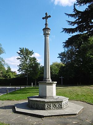Totteridge War Memorial (geograph 5147223 cropped)