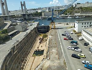 Vue de la Rade de Brest depuis la place des Machines, au sein des ateliers des Capucins
