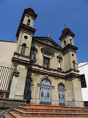 2019 Medellín - Fachada de la iglesia de San Antonio