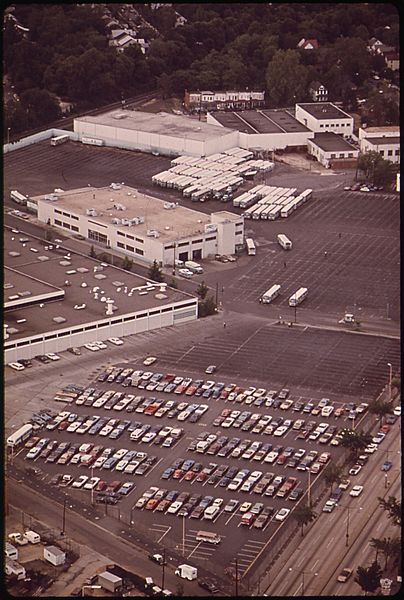 BUS YARD OFF NEW YORK AVENUE, NE - NARA - 546732