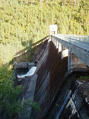Benevean dam (PaulHookway