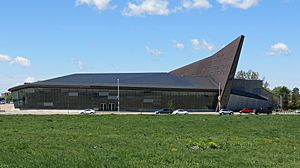Canadian War Museum, Vimy Pl, Ottawa - panoramio (1).jpg