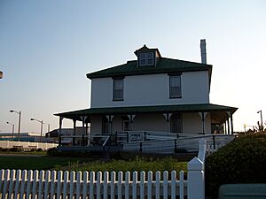 De Witt Cottage - VA Beach. (1434102875)