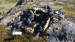 Iliveq-stone-grave-sisimiut