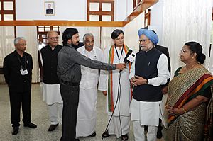 Manmohan Singh addressing after unveiling the commemoration plaque of the offsite Campus of Central University of Kerala, at Thiruvananthapuram, in Kerala. The Governor of Kerala, Shri Nikhil Kumar