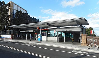 Marrickville station main entrance 2017.jpg