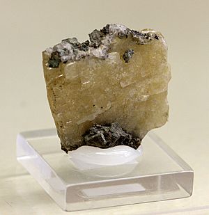Matlockit mineralogisches museum bonn