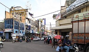 Negombo, street (004) (cropped).JPG