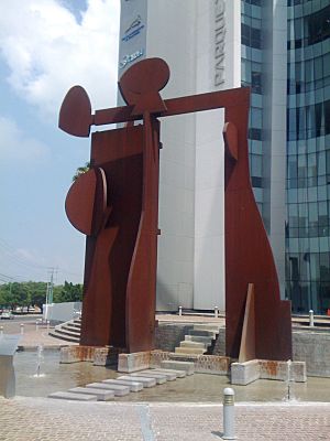 Sentido del Tiempo, escultura de Gilberto Aceves Navarro