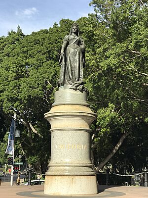 Statue of Queen Victoria by J.E. Boehm, Sydney 02