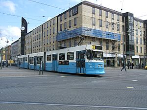 Tram 2 at Brunnsparken