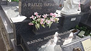 Tumba Rafael Farina