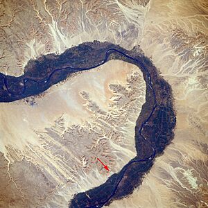 Tutankhamen map Valle Re Nilo space STS026-041-058