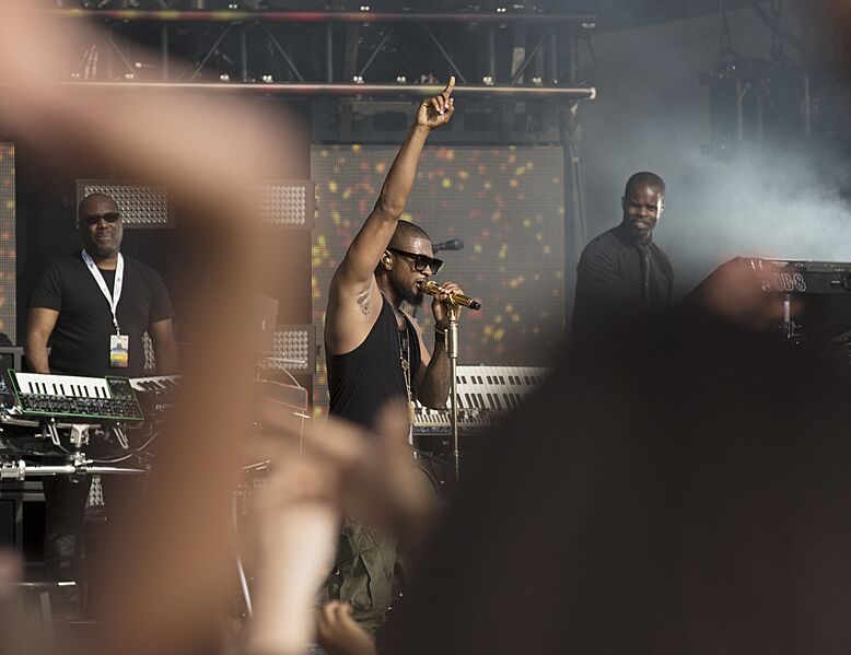 Usher (16571645134) (cropped)