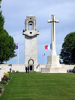 Villers-Bretonneux mémorial australien (tour et croix) 1.jpg