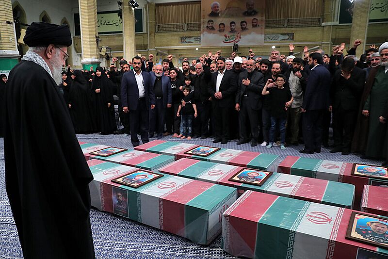 39726 Khamenei prayer dead