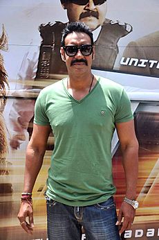 Ajay Devgn at Tezz promotional bus ride (4)