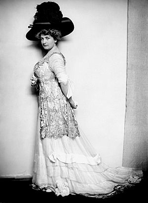Alma Mahler in 1909.jpg