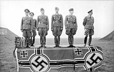 Bundesarchiv Bild 101I-360-2089-24, Frankreich, Piloten mit Ritterkreuz, Kammhuber