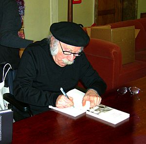 Hilsenrath signing books at his 80th birthday celebration (Berlin 2006)