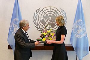 Kelly Craft presents credentials to Antonio Guterres