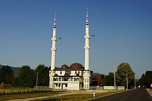 Mosque in Vrbanjci, Kotor Varoš.jpg
