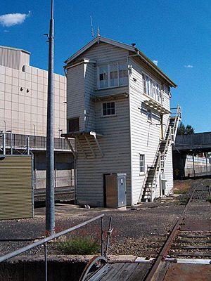 Railway Signal Cabin and Turntable, Ipswich.jpg
