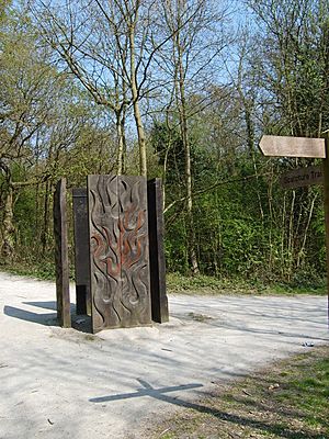 Saltwells Sculpture - geograph.org.uk - 401497