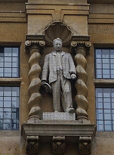 Statue of Cecil Rhodes, High Street frontage of Oriel College, Oxford (cropped)