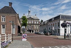 Weesp, voormalig stadhuis - tegenwoordig museum RM38608 IMG 0330 2019-06-30 14.17