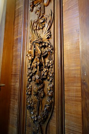 Wood carving by Samuel Watson (1662-1715) - Chapel, Chatsworth House - Derbyshire, DSC03097