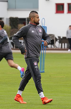 Arturo Vidal Training 2017-03 FC Bayern Muenchen-3