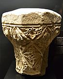 Capitell romànic amb decoració vegetal procedent del palau del real de València, Museu d'Història de València